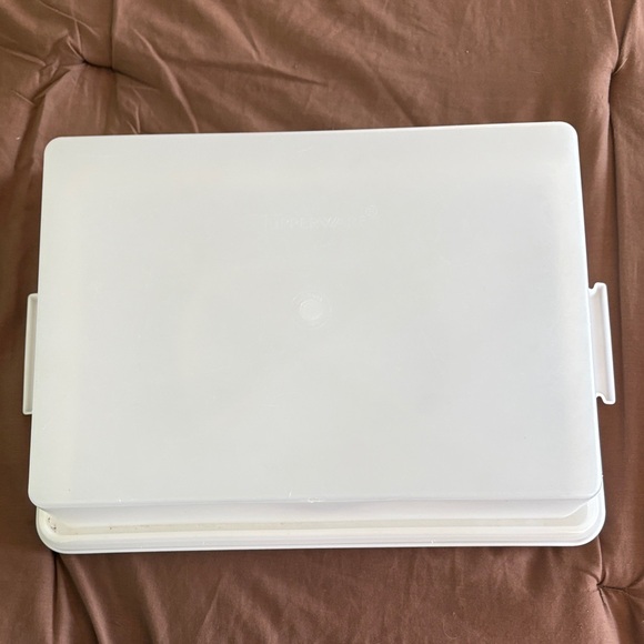 Tupperware White sheet cake  Food Storage Container - Picture 3 of 4